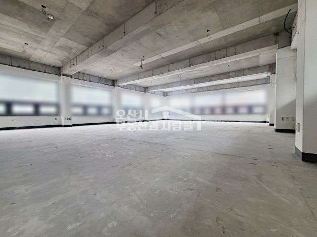 경기 오산시 궐동 650-6 광산빌딩 2층 자유시간노래방 오산대학후문 앞, 상가전용건물, 엘리베이터, 내부화장실 완비, 채광양호 월세 매물번호 10067 사진 1