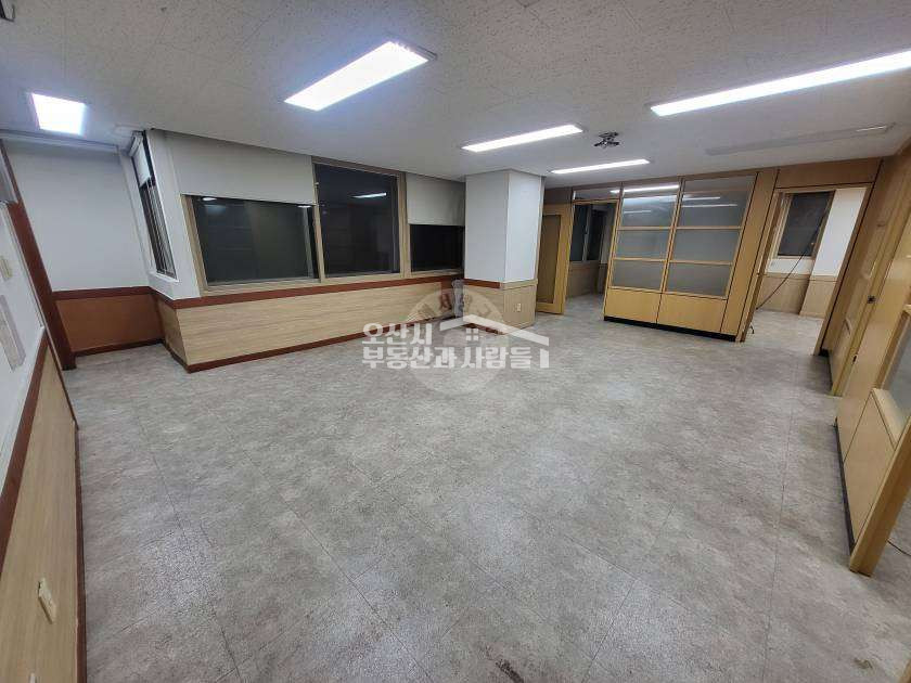 경기 오산시 궐동 588-4 궐동 남향 2층 통층 30평, 방 4개 구분에 탕비실까지 갖춘 사무실 월세 매물번호 10487 사진 3