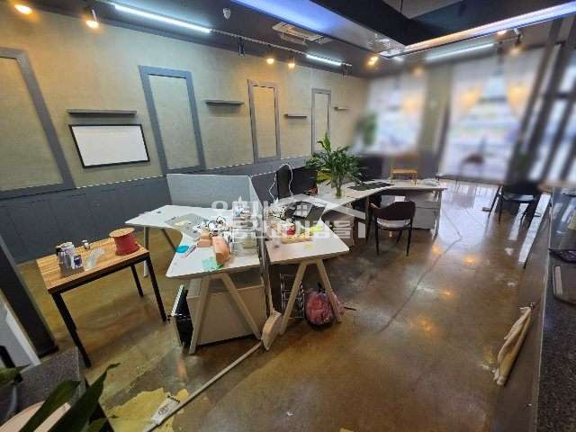 경기 오산시 벌음동 107-1 전용 20평 상가, 차량 접근 가능한 1층! 통유리 인테리어로 시선 집중! 월세 매물번호 10572 사진 2